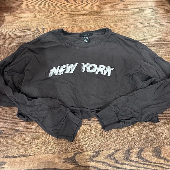 Cropped New York Graphic Tee - Picture 2 of 4